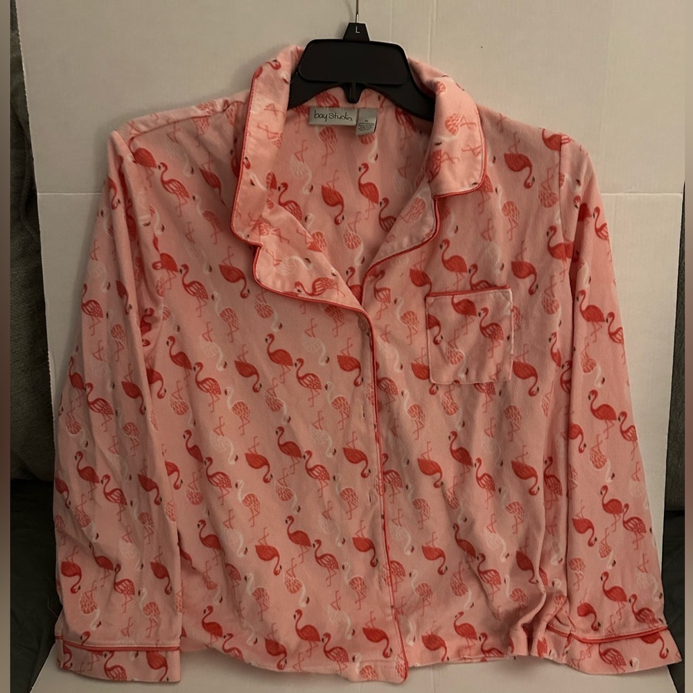 Flamingo 🦩 Pink 2 PC set Pj's🦩 Pre Loved in excellent condition. Size Xl